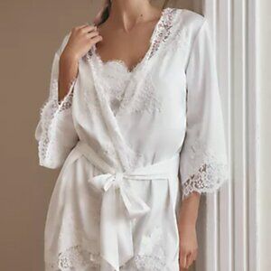Homebodii White Olivia Robe - NWT - Size Large